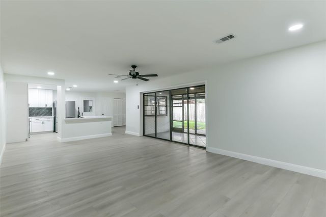 8102 Dellanera Drive, Hitchcock, TX 77563