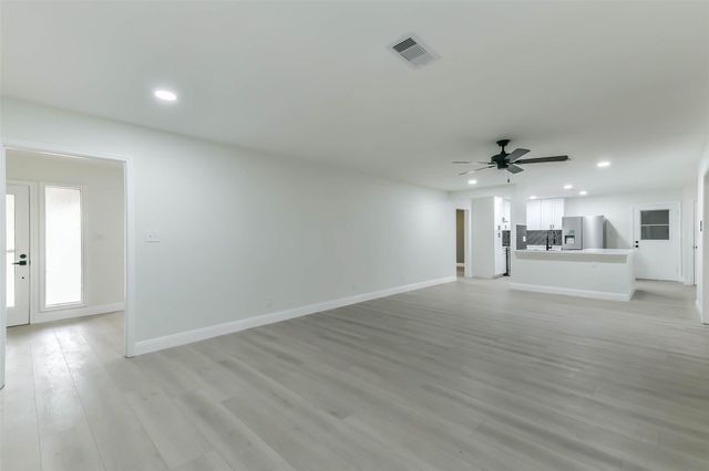 8102 Dellanera Drive, Hitchcock, TX 77563