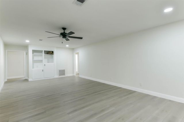 8102 Dellanera Drive, Hitchcock, TX 77563