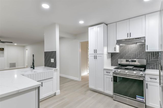 8102 Dellanera Drive, Hitchcock, TX 77563