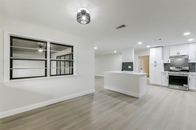 8102 Dellanera Drive, Hitchcock, TX 77563