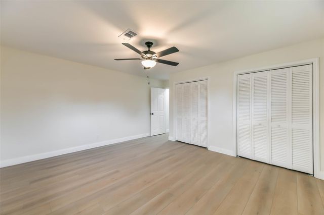 8102 Dellanera Drive, Hitchcock, TX 77563