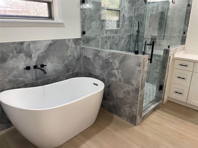 8102 Dellanera Drive, Hitchcock, TX 77563