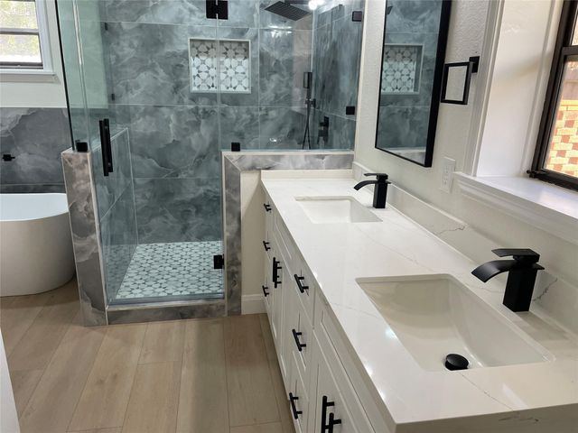 8102 Dellanera Drive, Hitchcock, TX 77563