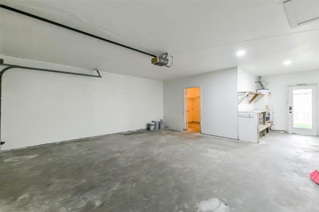 8102 Dellanera Drive, Hitchcock, TX 77563