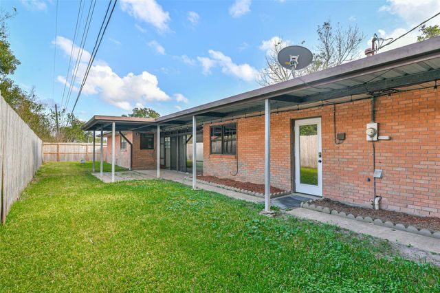 8102 Dellanera Drive, Hitchcock, TX 77563