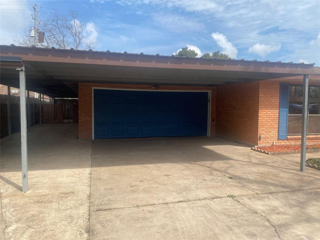 8102 Dellanera Drive, Hitchcock, TX 77563