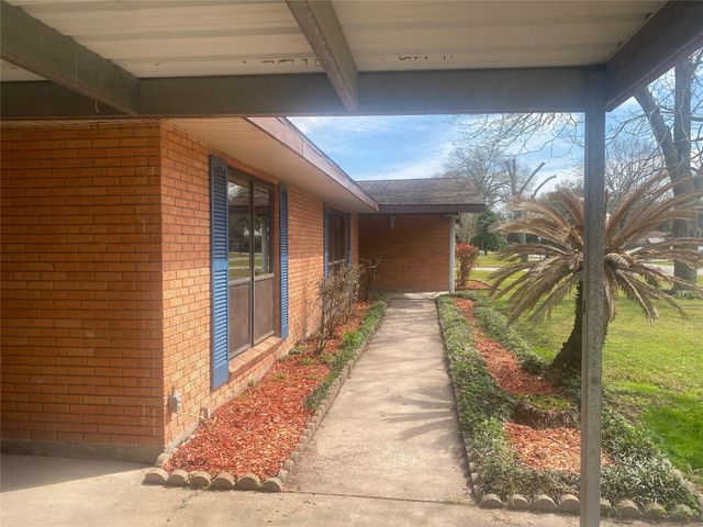 8102 Dellanera Drive, Hitchcock, TX 77563