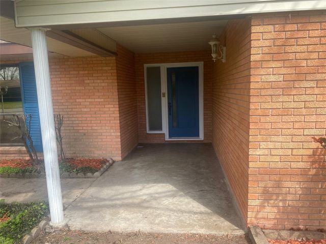 8102 Dellanera Drive, Hitchcock, TX 77563