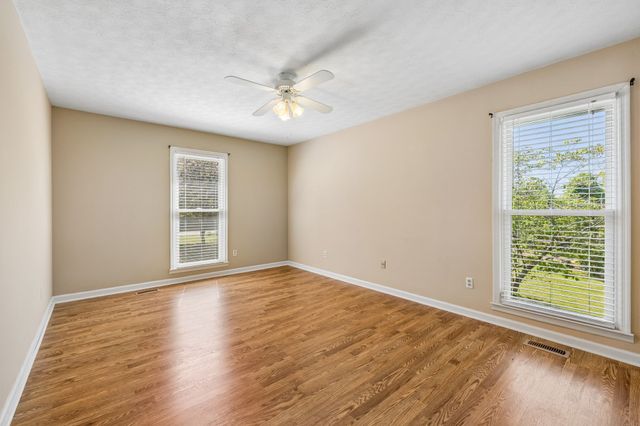 107 Keri Dr, Pleasant View, TN 37146