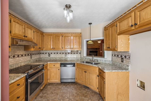 107 Keri Dr, Pleasant View, TN 37146