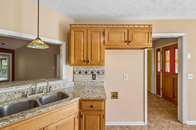 107 Keri Dr, Pleasant View, TN 37146