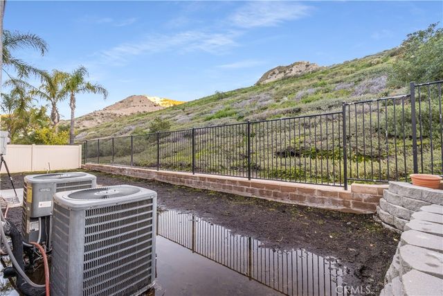 15614 Nahin, Canyon Country, CA 91387