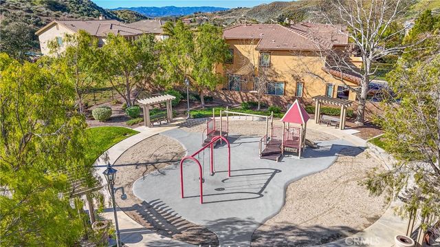 15614 Nahin, Canyon Country, CA 91387