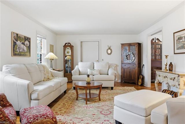 53 Hertzler RD, Newport News, VA 23602