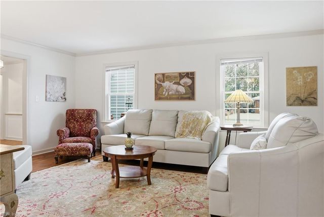 53 Hertzler RD, Newport News, VA 23602