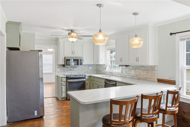 53 Hertzler RD, Newport News, VA 23602