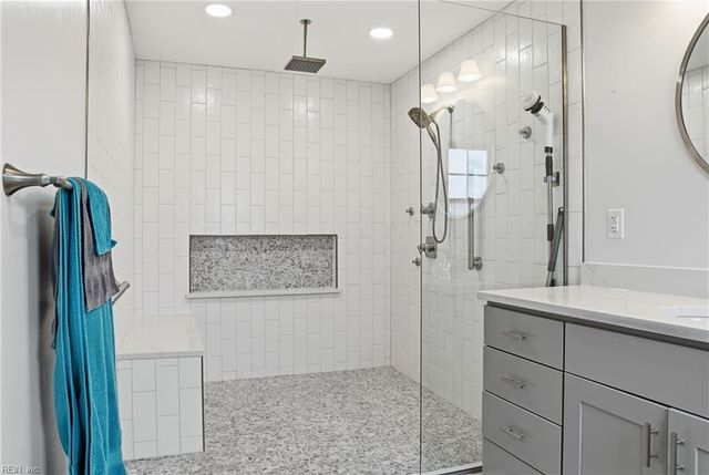 53 Hertzler RD, Newport News, VA 23602