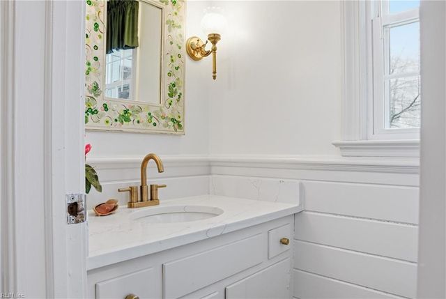 53 Hertzler RD, Newport News, VA 23602