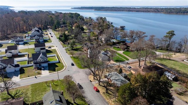 53 Hertzler RD, Newport News, VA 23602