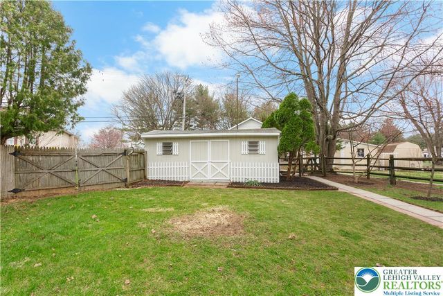 306 Nazareth PIKE, Lower Nazareth Twp, PA 18020