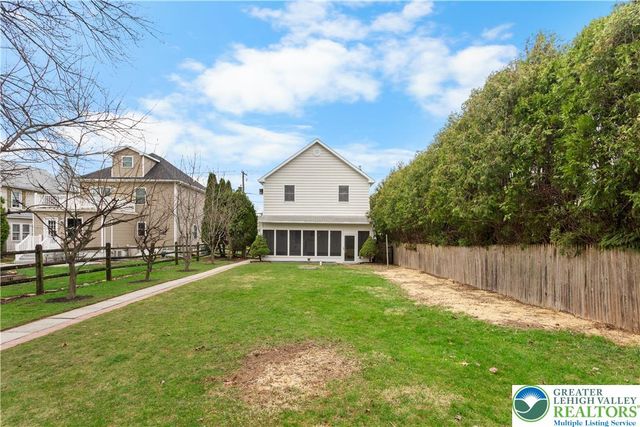 306 Nazareth PIKE, Lower Nazareth Twp, PA 18020