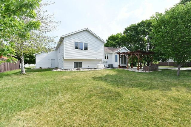 1519 Maple Lane, West Fargo, ND 58078