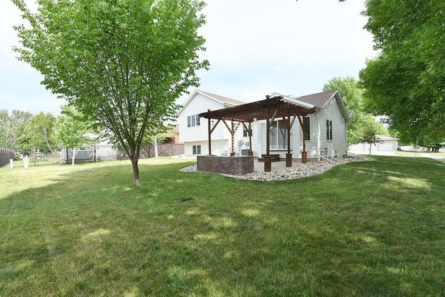 1519 Maple Lane, West Fargo, ND 58078