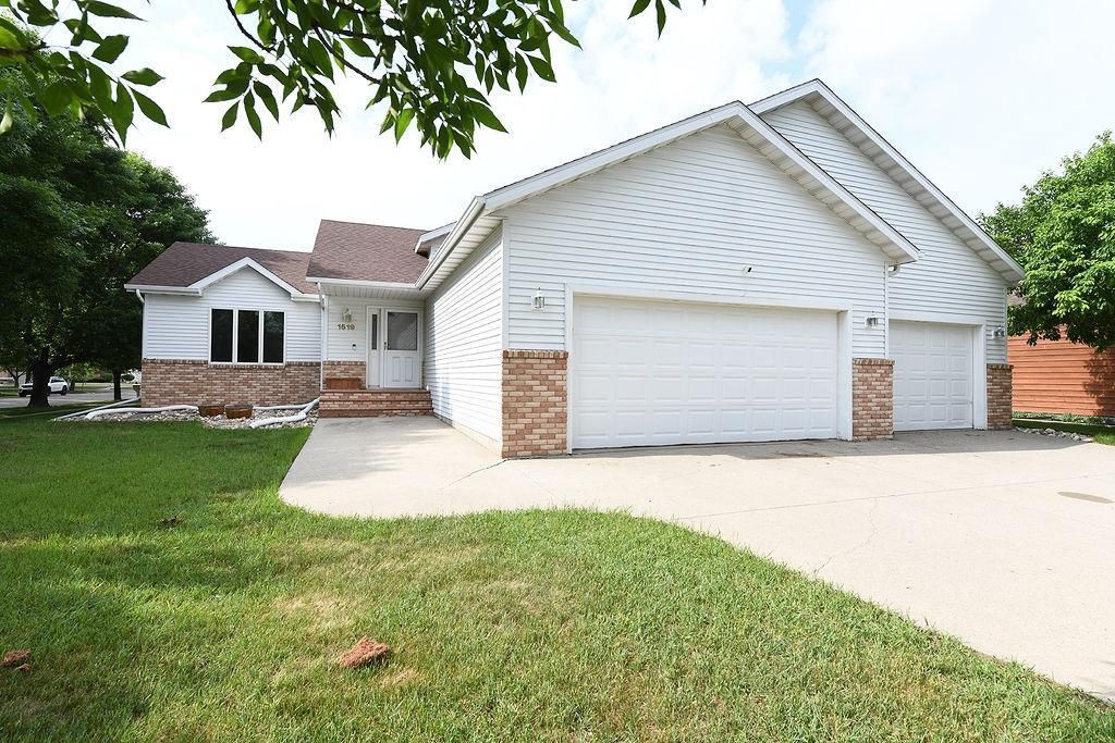 1519 Maple Lane, West Fargo, ND 58078