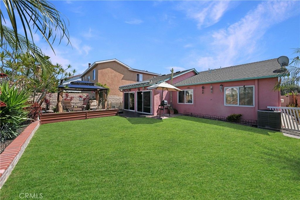 Image 10 of property listing at 18051 Westlake Circle, Huntington Beach, CA 92648