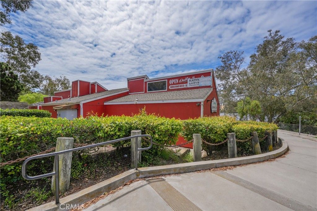 Image 37 of property listing at 18051 Westlake Circle, Huntington Beach, CA 92648