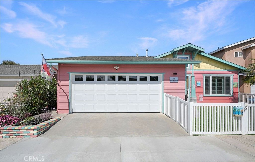 Image 5 of property listing at 18051 Westlake Circle, Huntington Beach, CA 92648