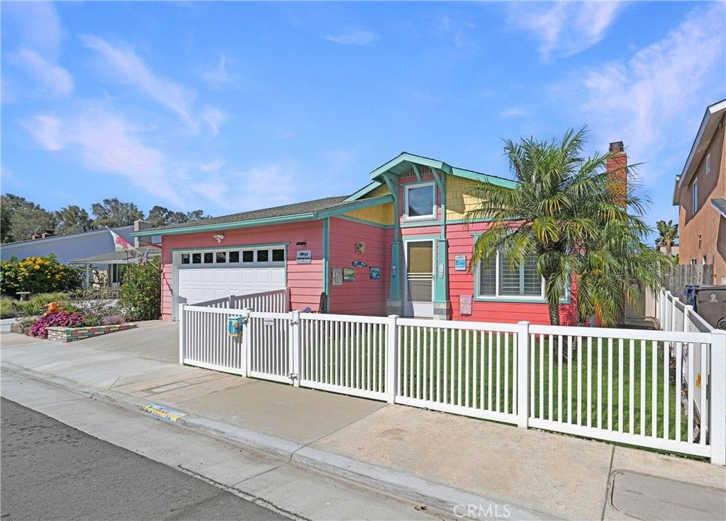 Image 6 of property listing at 18051 Westlake Circle, Huntington Beach, CA 92648