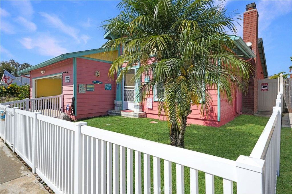 Image 7 of property listing at 18051 Westlake Circle, Huntington Beach, CA 92648