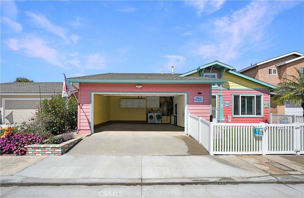Image 8 of property listing at 18051 Westlake Circle, Huntington Beach, CA 92648