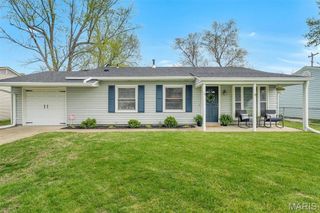 14 Steeplechase Drive, St Peters, MO 63376