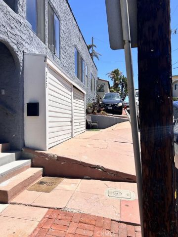 323 35th, Manhattan Beach, CA 90266