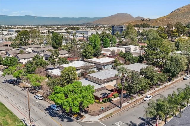 2561 Gonzaga Ln, Riverside, CA 92507