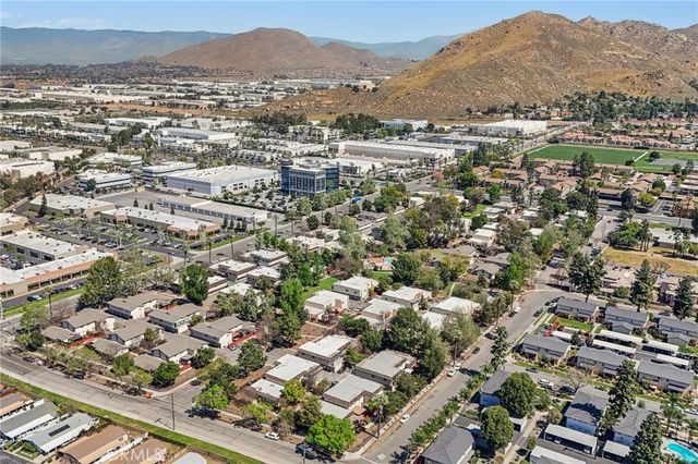 2561 Gonzaga Ln, Riverside, CA 92507