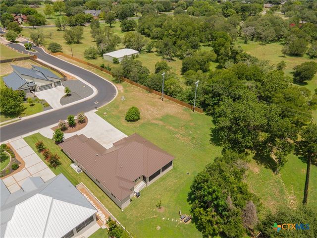 601 Oak Creek Parkway, Seguin, TX 78155