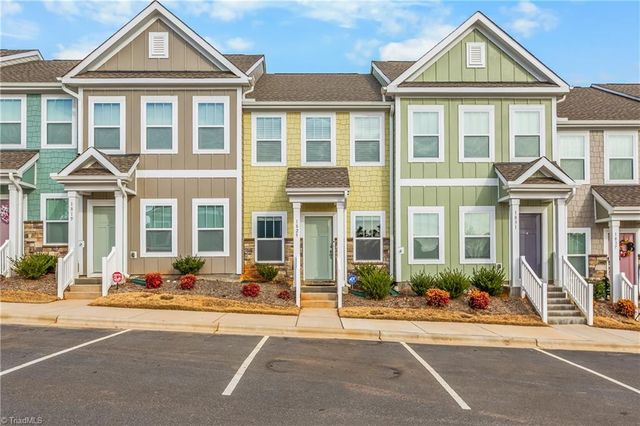 1825 Ardmore Commons Drive, Winston-salem, NC 27103