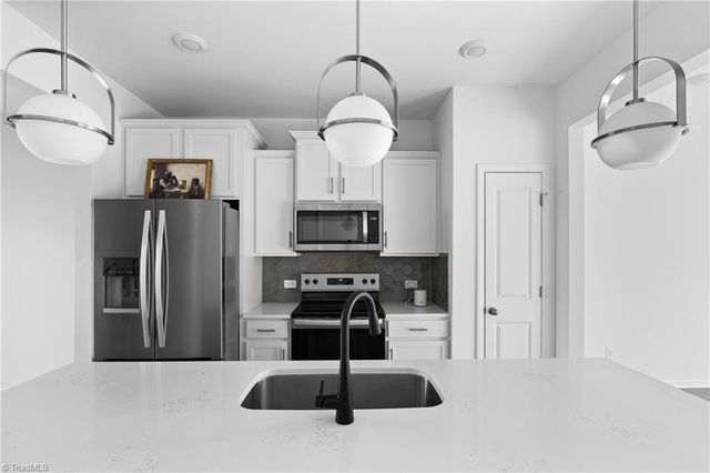 1825 Ardmore Commons Drive, Winston-salem, NC 27103