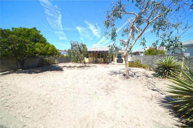 11252 Delano, Los Angeles, CA 91606