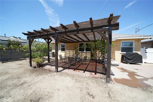 11252 Delano, Los Angeles, CA 91606