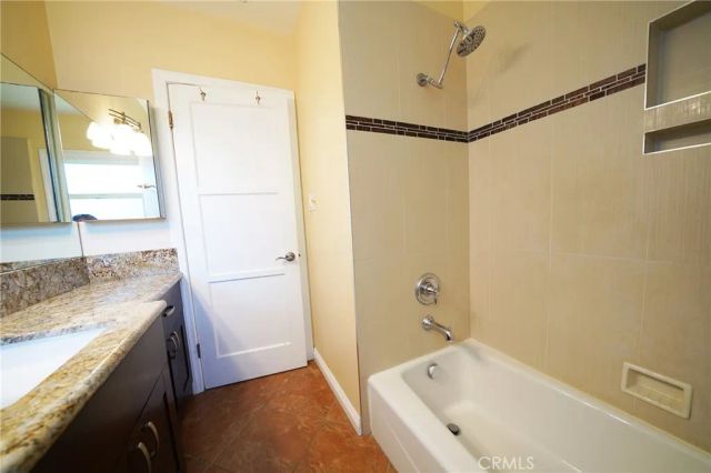 11252 Delano, Los Angeles, CA 91606