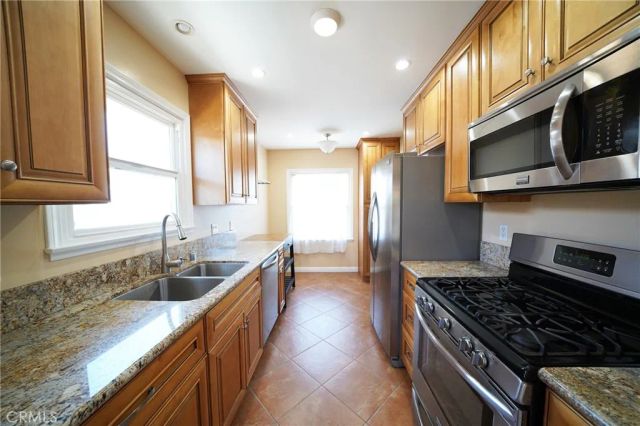 11252 Delano, Los Angeles, CA 91606