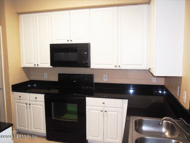 8539 GATE Parkway W 9411, Jacksonville, FL 32216