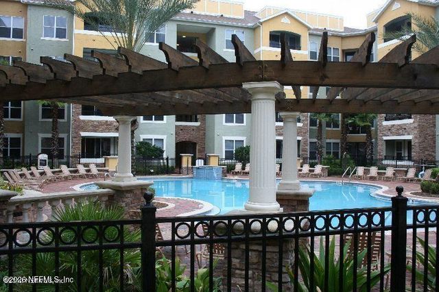 8539 GATE Parkway W 9411, Jacksonville, FL 32216