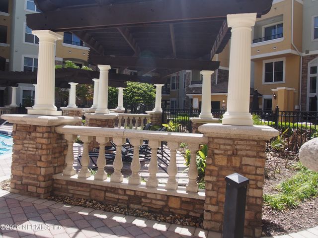 8539 GATE Parkway W 9411, Jacksonville, FL 32216