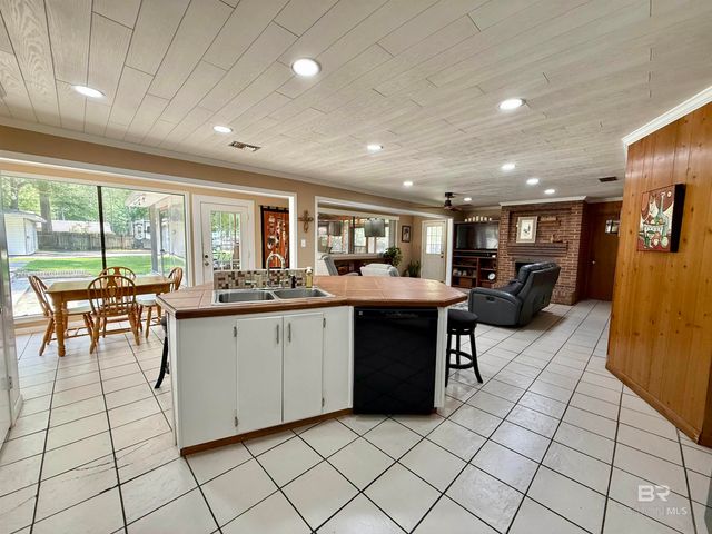 617 Garrett Street, Brewton, AL 36426